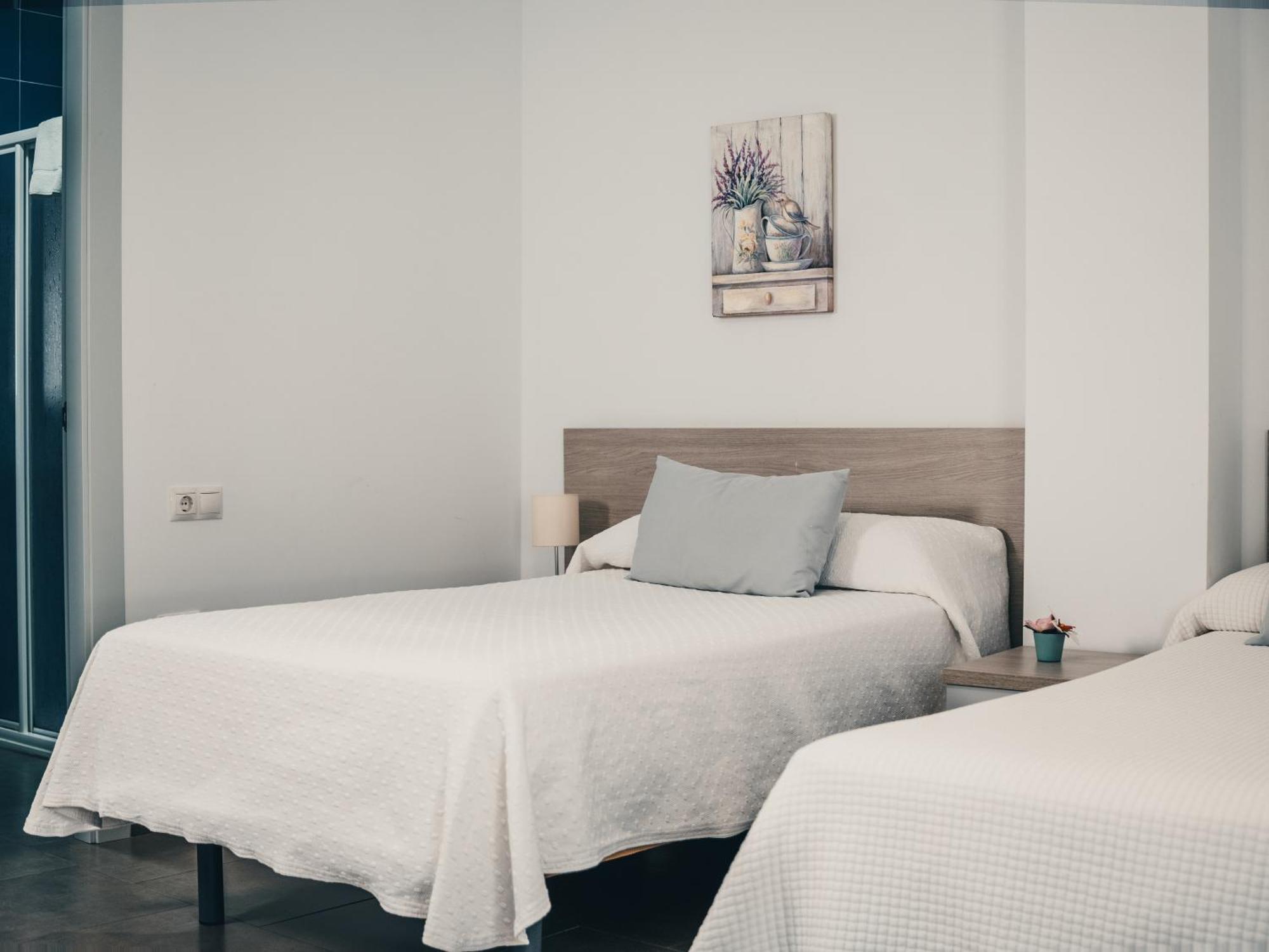 Hostal Delia Alora Esterno foto