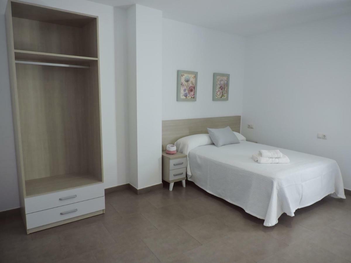 Hostal Delia Alora Esterno foto