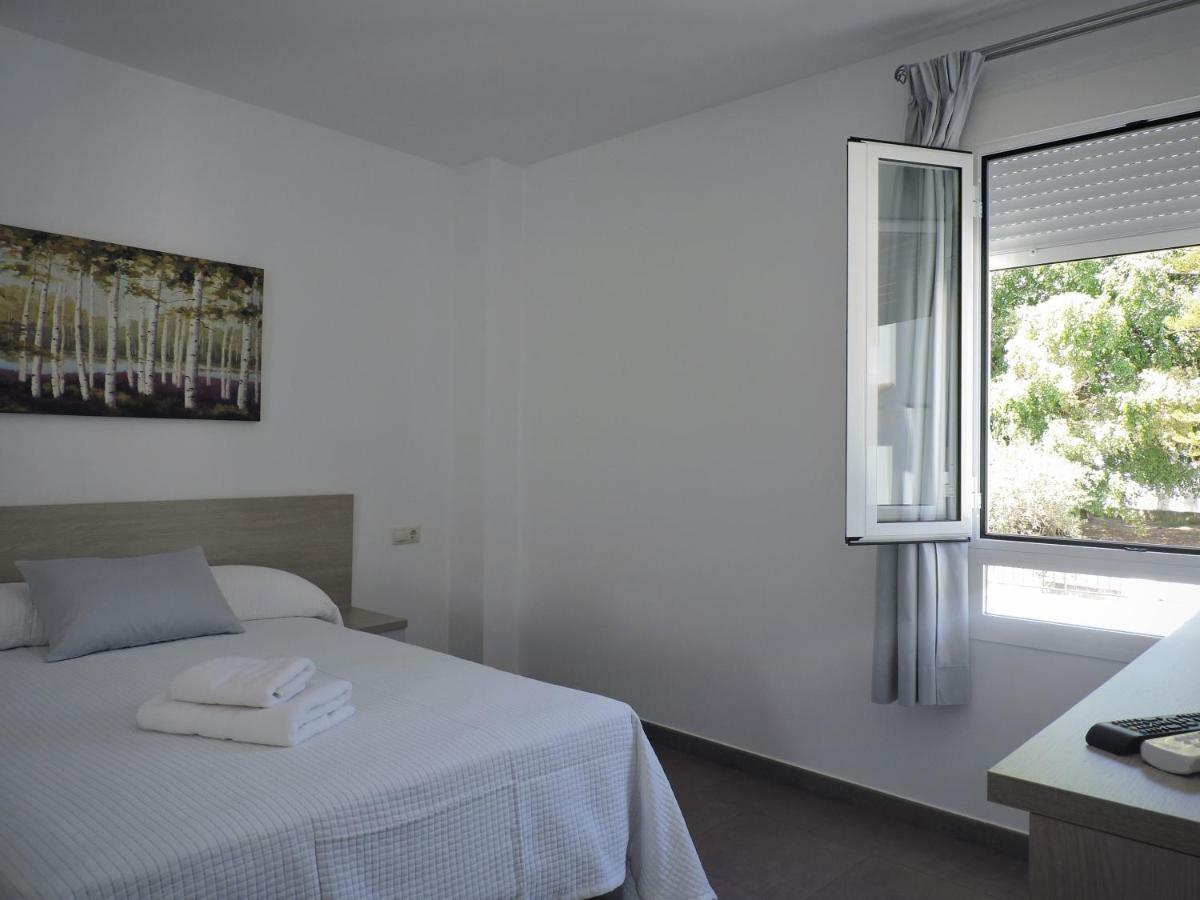 Hostal Delia Alora Esterno foto